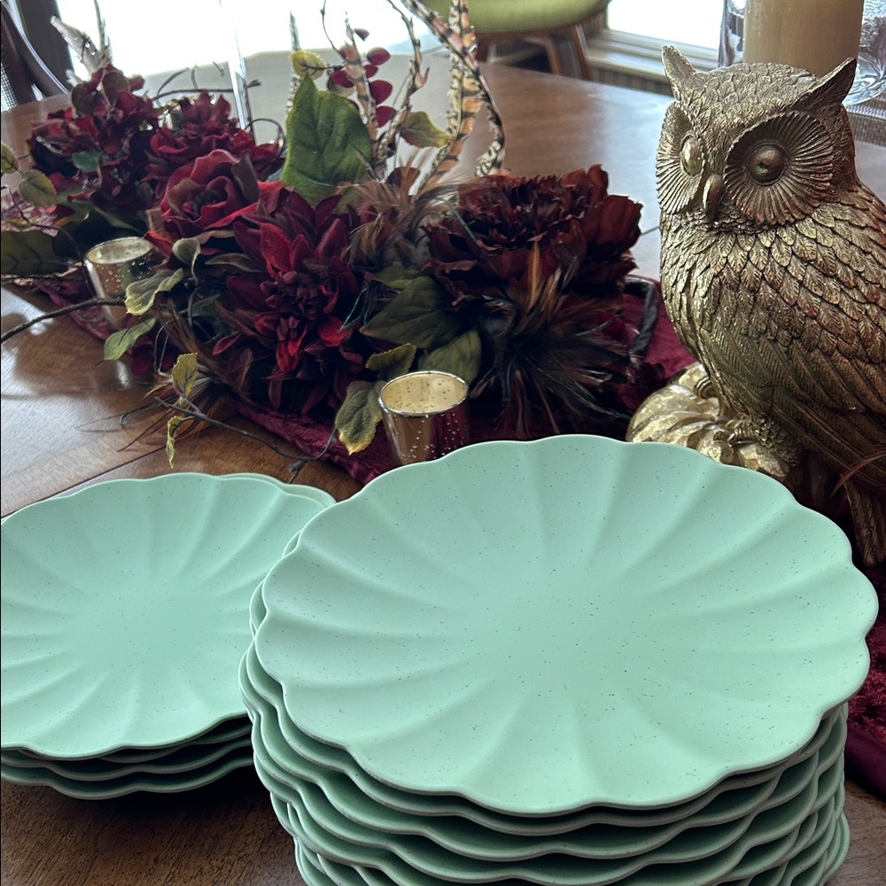 Hobby Lobby Cream Scalloped Salad Plates
(Sold in 4)